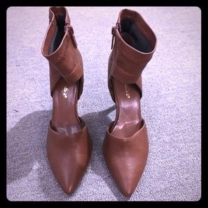 ❤️sold❤️Brown faux leather heels